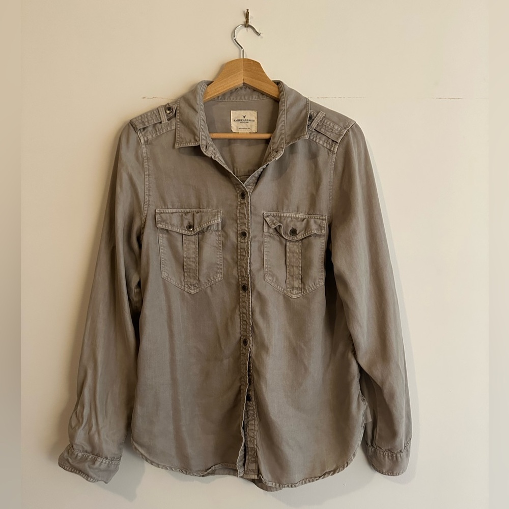 American Eagle Outfitters Light Gray Boyfriend Button Up Shirt